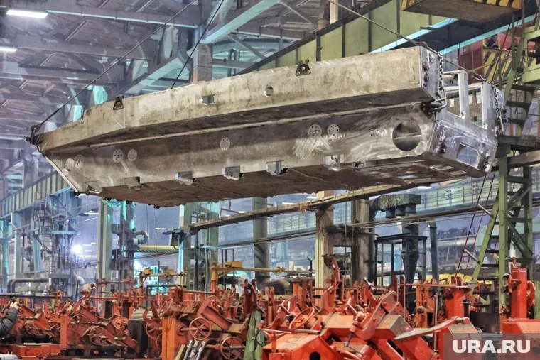 На «Курганмашзаводе» показали, как создают БМП-3 для фронта