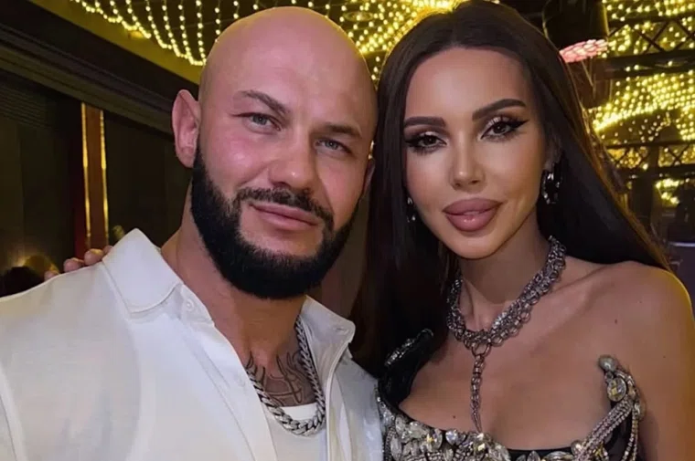 Пара находится в браке с 2012 года