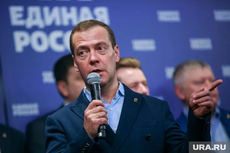 Глава кабмина Дмитрий Медведев рассказал однопартийцам, кого не возьмет с собой на новый срок