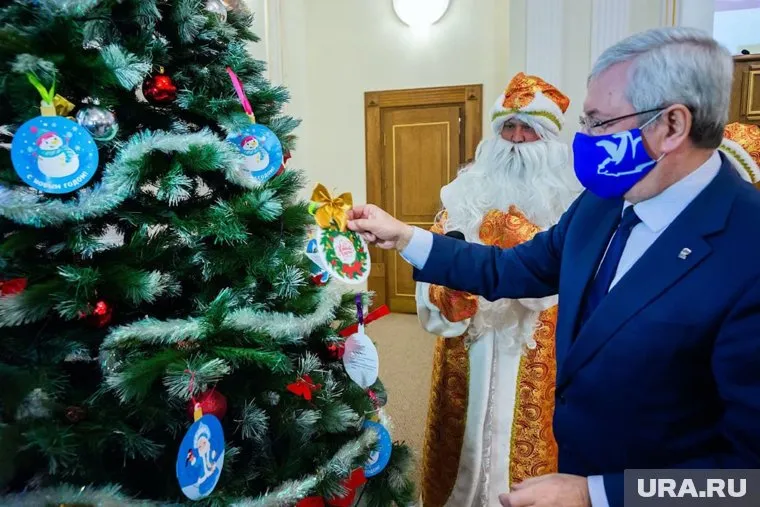 Депутаты заксобрания стали новогодними волшебниками