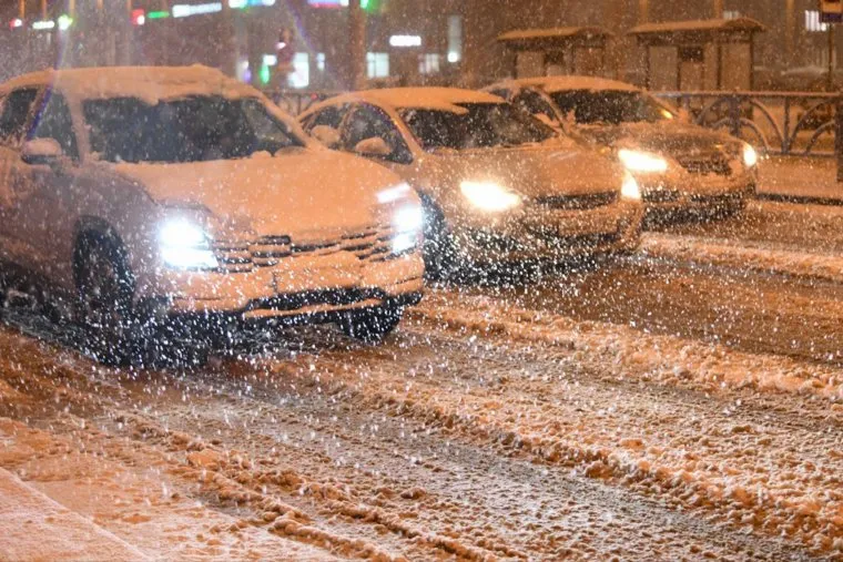 Днем в городе был дождь и град, ближе к вечеру пошел снег
