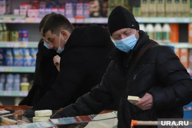 Россияне с низкими доходами смогут купить только отечественные продовольственные товары