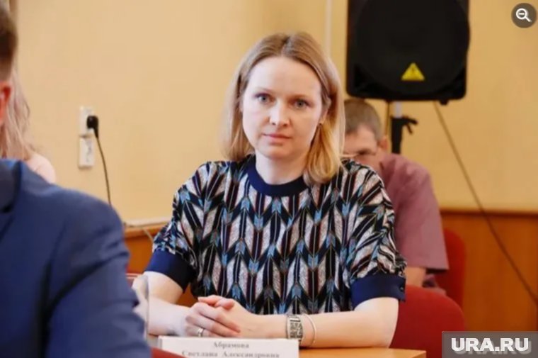 Чувствовала себя бесполезной: почему управделами мэрии Кургана Абрамова ушла с работы. Инсайд