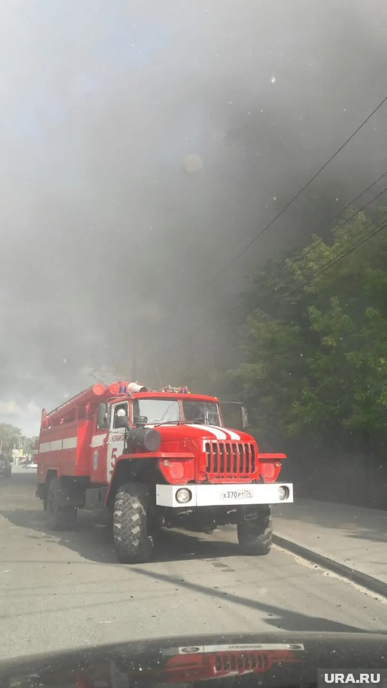 Пожарным поступили сообщения о возгораниях сразу в трех домах