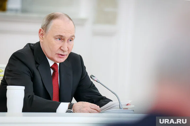Путин назвал политической клоунадой заявления министра обороны Эстонии