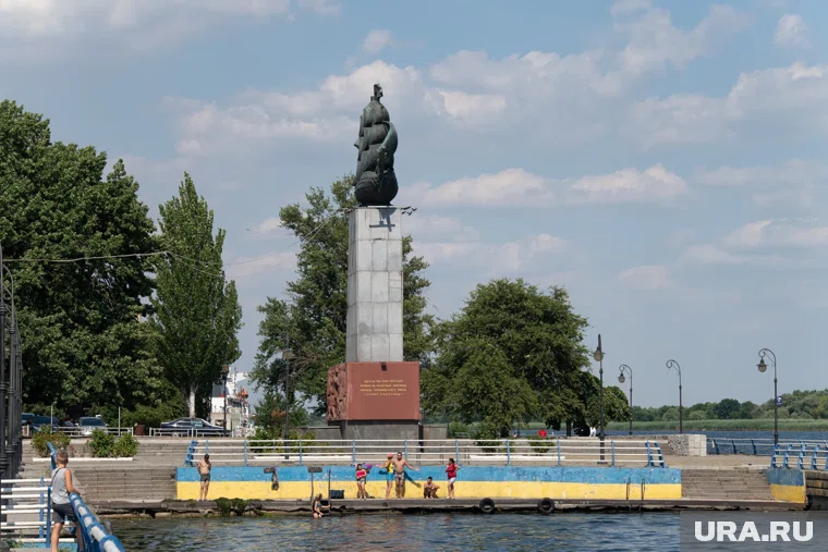 Люди уехали с правобережья Херсона на свои средства, поскольку киевские власти им не помогают