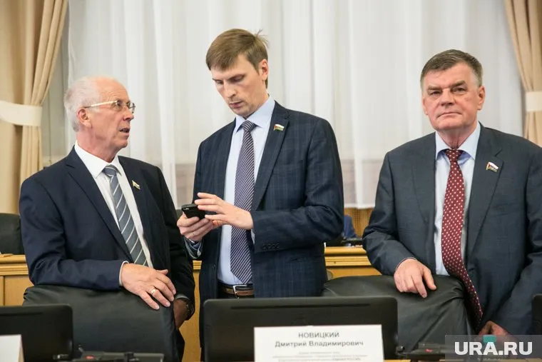 Вячеслав Танкеев (на фото — справа) сам попросил освободить его от должности