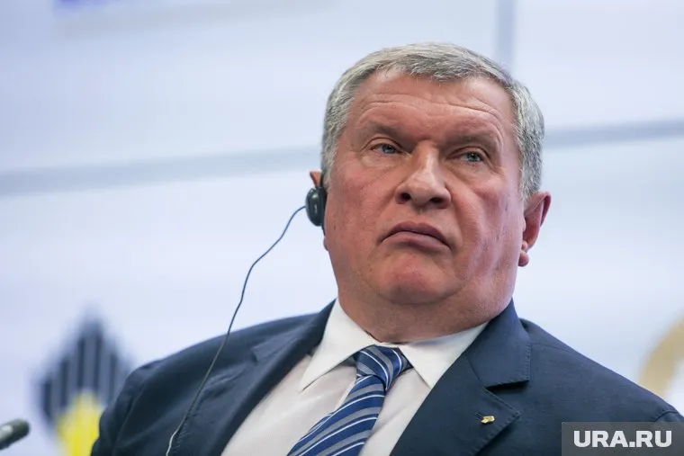 Сечину направили уже третью повестку в суд