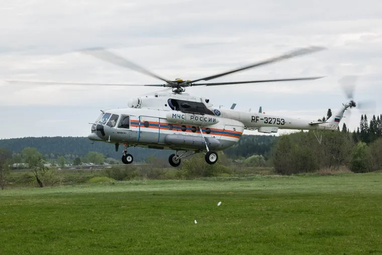 Сплав Евгения Куйвашева и Игоря Холманских по Чусовой. Усть-Утка, вертолет мчс, Ми-8