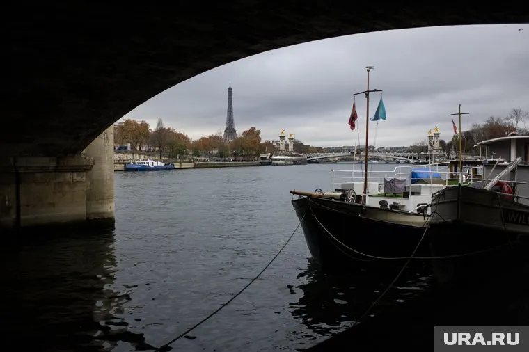 На Сене в Париже откроют три места для купания