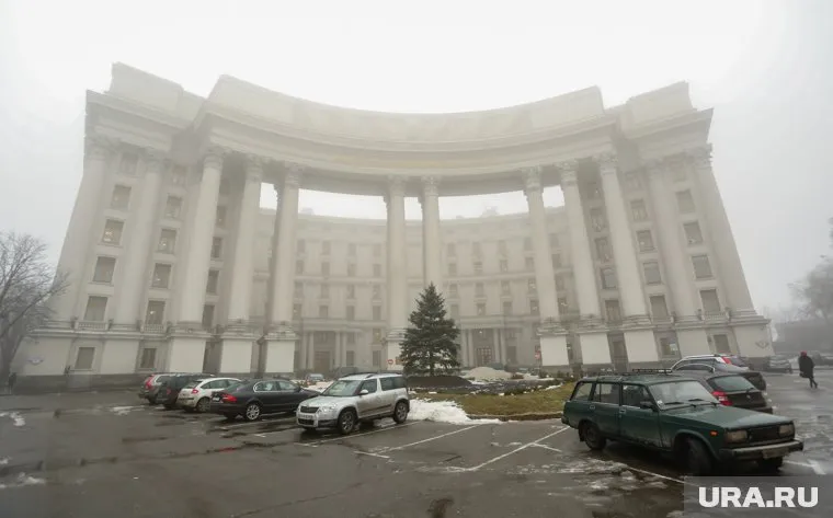 Облигации позволят привлечь средства стран Запада, пишет Reuters