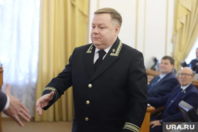 Председатель курганского облсуда вручил награды коллегам от имени президента РФ