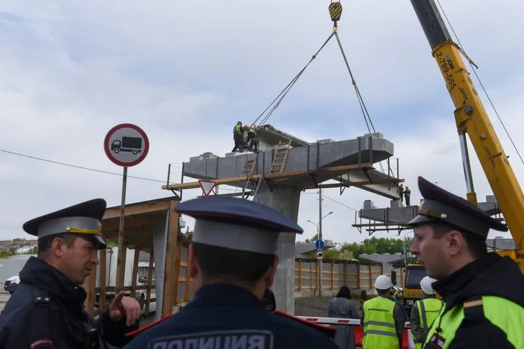 Установка балки моста. Екатеринбург