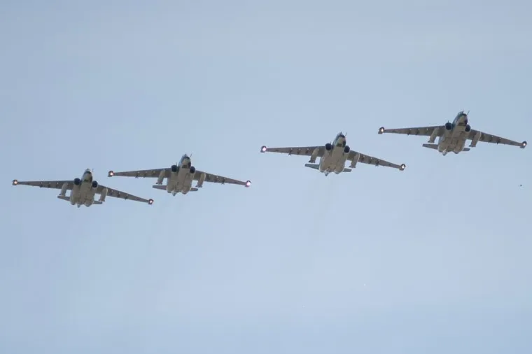Парад. День победы в Екатеринбурге, воздушная авиация, военная авиация