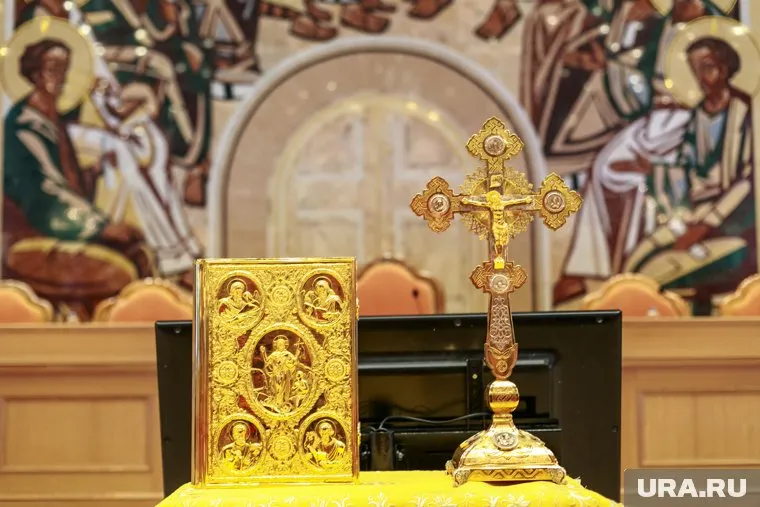 В храм Христа Спасителя огонь прибыл к пасхальным богослужениям