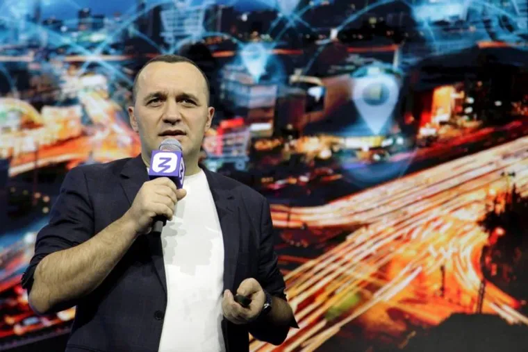 По словам Маркова, один из основных способов борьбы с дипфейками - биометрическая аутентификация