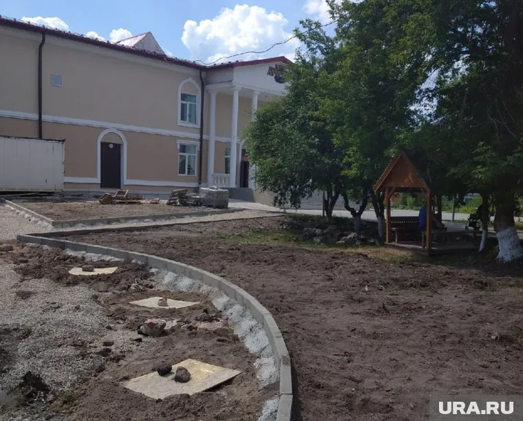 Дорогая клумба вызвала негодование курганцев. Они готовы пикетировать мэрию