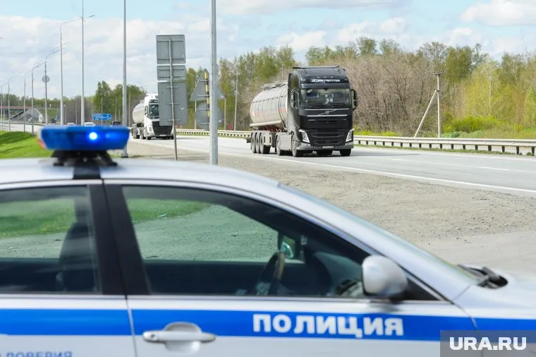 На трассе М5 автомобиль влетел в столб