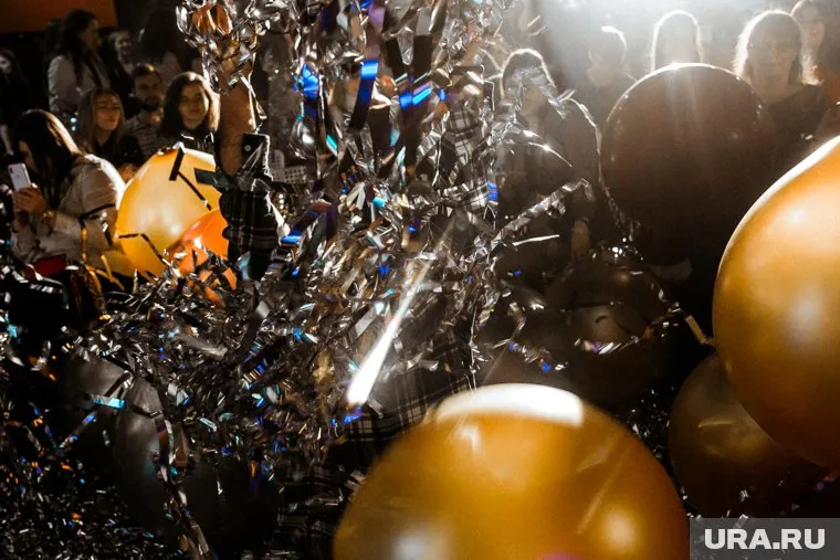 Многие на день рождения отправляют друг другу открытки — эта традиция давно стала частью нашей культуры