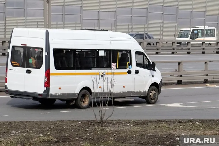 В Тобольске водитель автобуса отказался продавать билет пассажиру за наличные