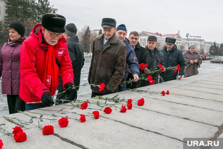 Федеральные политологи трактуют происходящее в УрФО как демонстрацию движения КПРФ к уничтожению