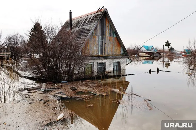В регионе продолжает сохраняться напряженная обстановка из-за подтопления