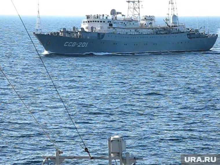 Спасательное судно «Донбасс» и буксир «Корец» следовали в Бердянск