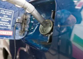 На АЗС в Тюмени вспыхнул автомобиль