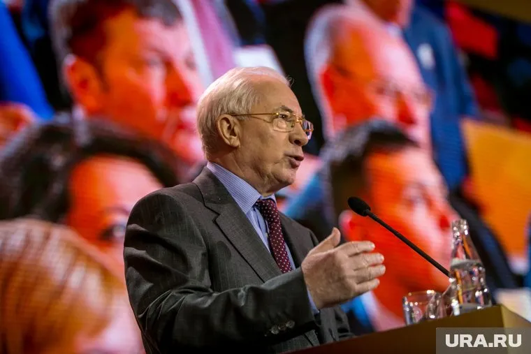 Николай Азаров уверен, что Украине придется заплатить за западную помощь с процентами