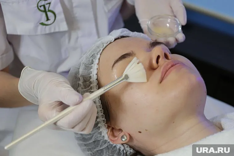 При черных точках нужно использовать средства для жирной и комбинированной кожи, сказала косметолог