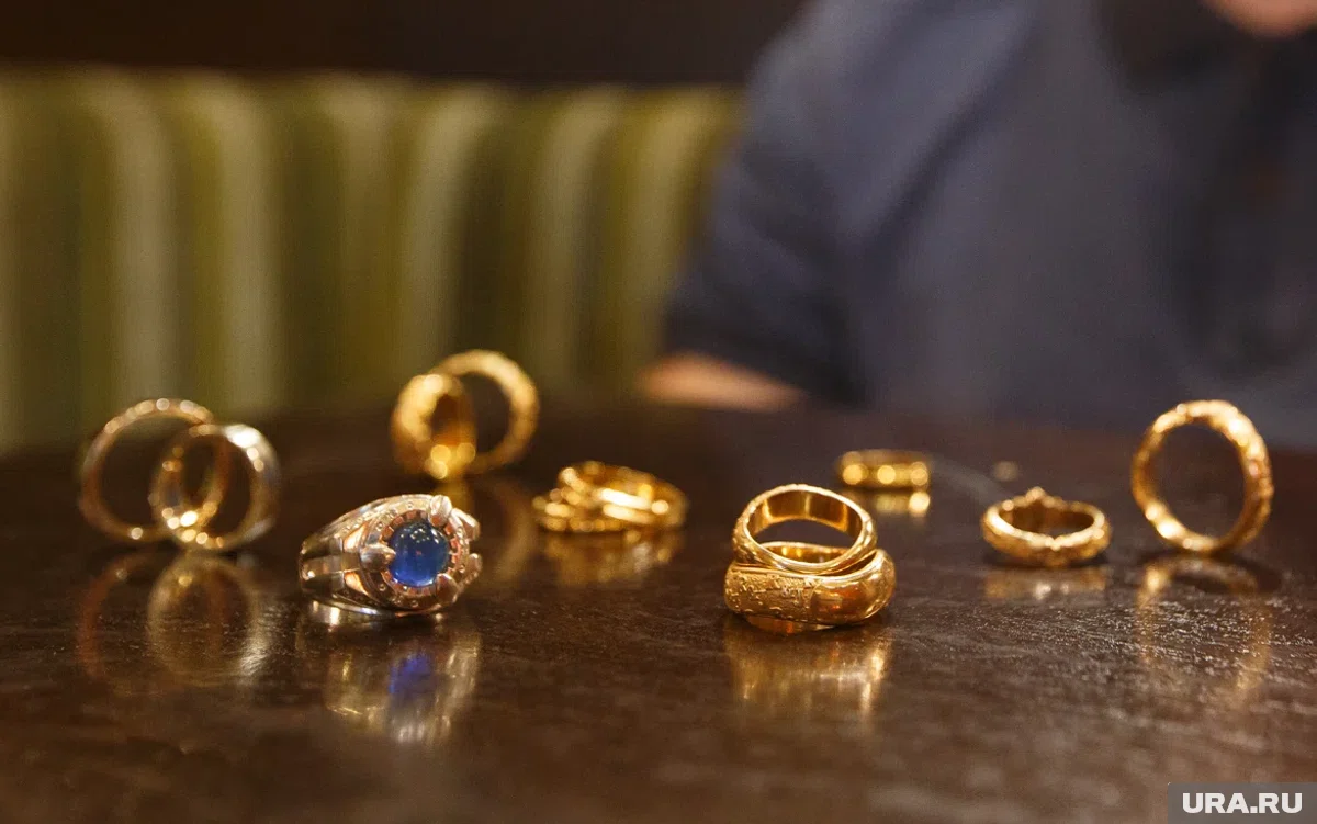 Молодой курганец похитил украшения у родственницы и сбывал их