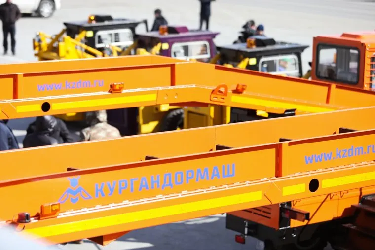 Презентация новой дорожной техники на площади им. Ленина. Курган