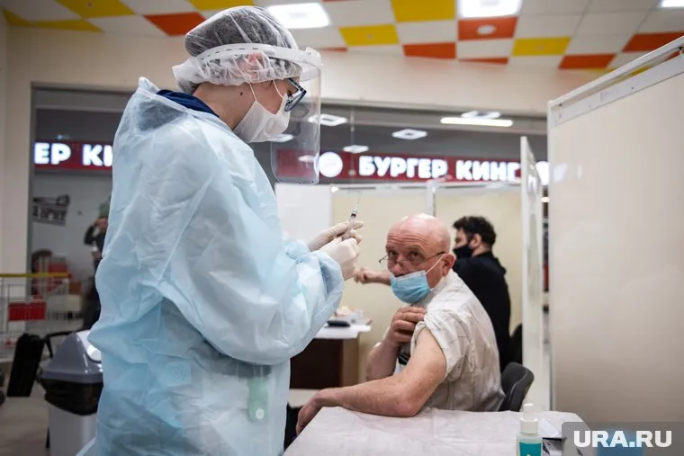 Мировое признание российских вакцин увеличит уровень вакцинации в РФ