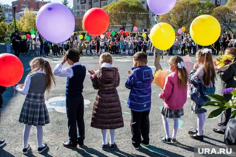 Оплачиваемым выходным могут сделать День знаний, сообщил Рыбальченко