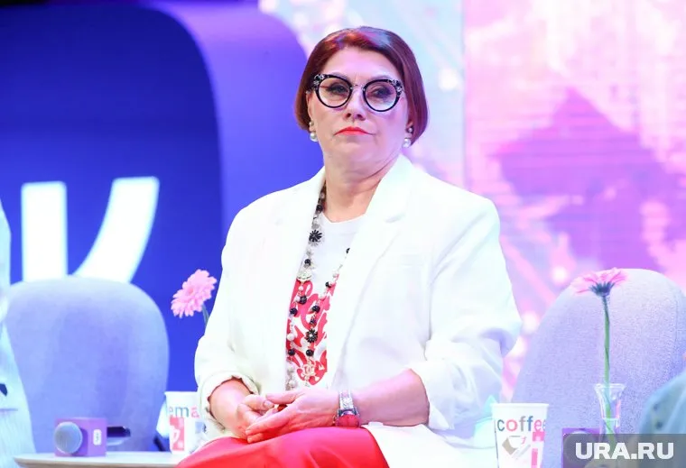 Сябитова не дает сыну жениться, потому что у нее самой нет мужа, считает Дворцов