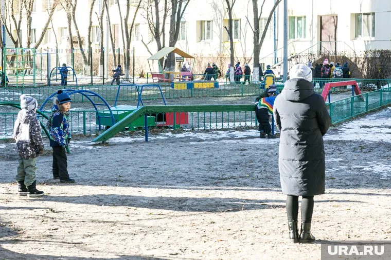 Работники школ и детских садов обратились в ГД за досрочным выходом на пенсию