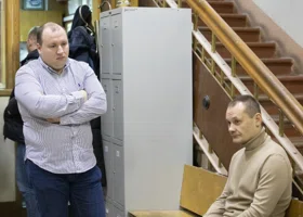 Коллеги экс-полицейского, из-за которого судят редактора URA.RU, запутались в показаниях на суде