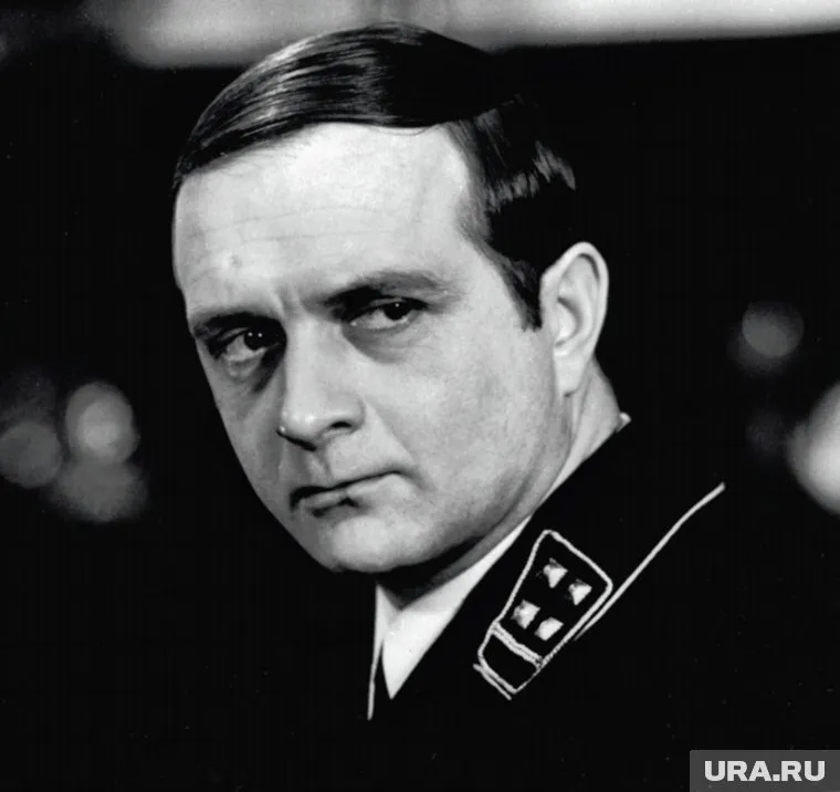 Актер известен эпизодической ролью в фильме «Брат 2»