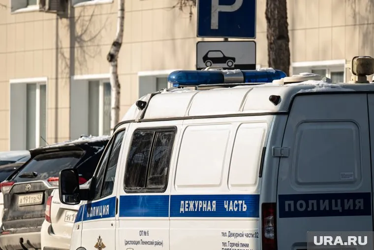 Девушка отдыхала в баре вместе с подругой, но потом та ушла
