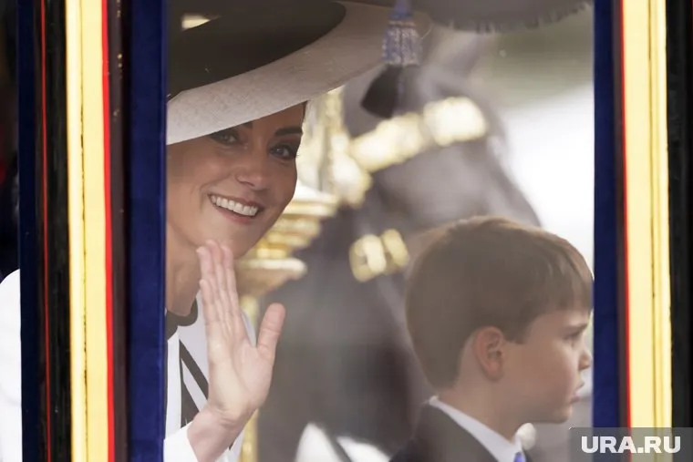 Кейт Миддлтон вместе с семьей прибыла на парад в честь дня рождения Карла III
