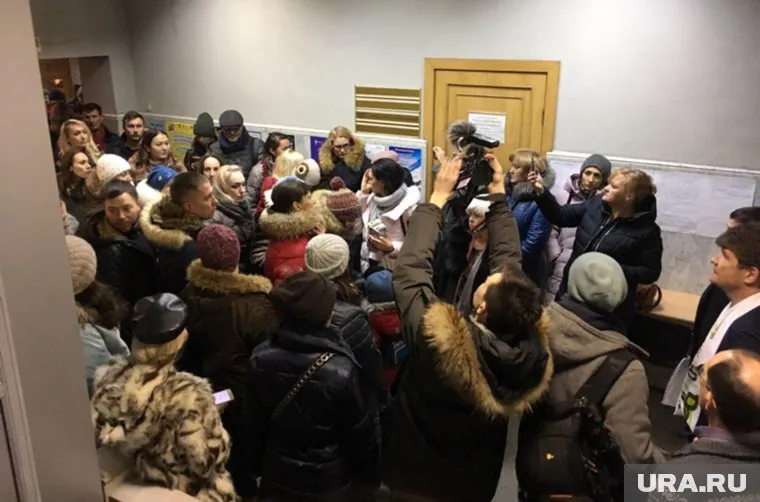 Жители сумели вызвать врио мэра на разговор