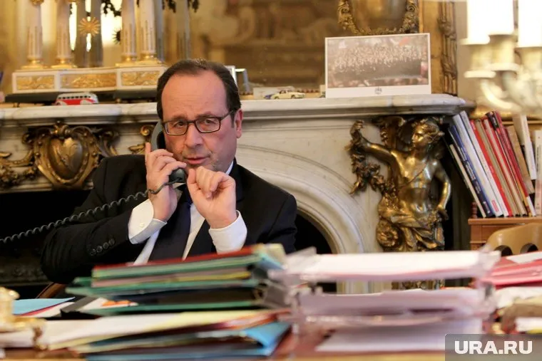 Минские соглашения предоставили Украине возможность подготовиться к войне, заявил Франсуа Олланд