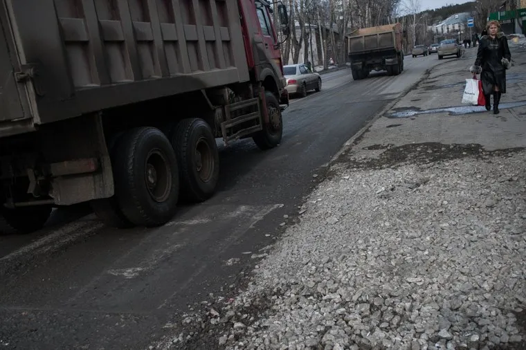 Состояние дорог Екатеринбурга, улица краснофлотцев, перекресток краснофлотцев шефская
