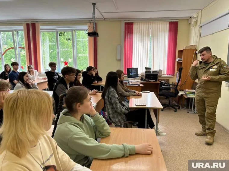 Рожков встретился с учащимися двух учебных заведений Челябинска