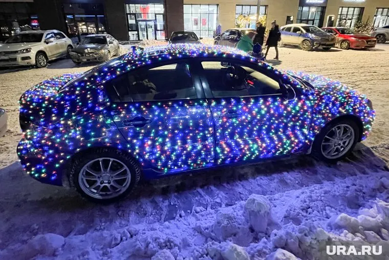 Челябинские полицейские не рекомендуют украшать машины гирляндами (архивное фото)