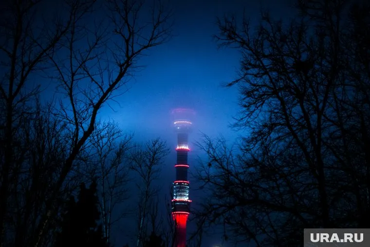 Героев телешоу разводят по коридорам студии, чтобы они не пересеклись до начала записи