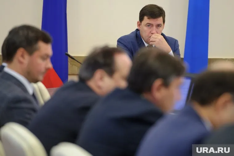 Главу региона пытаются убедить, что заседания раз в месяц — нормальный темп для правительства