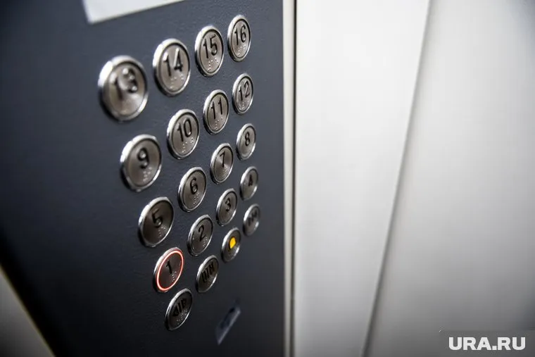 Четыре многоквартирных дома Екатеринбурга получат новые лифты