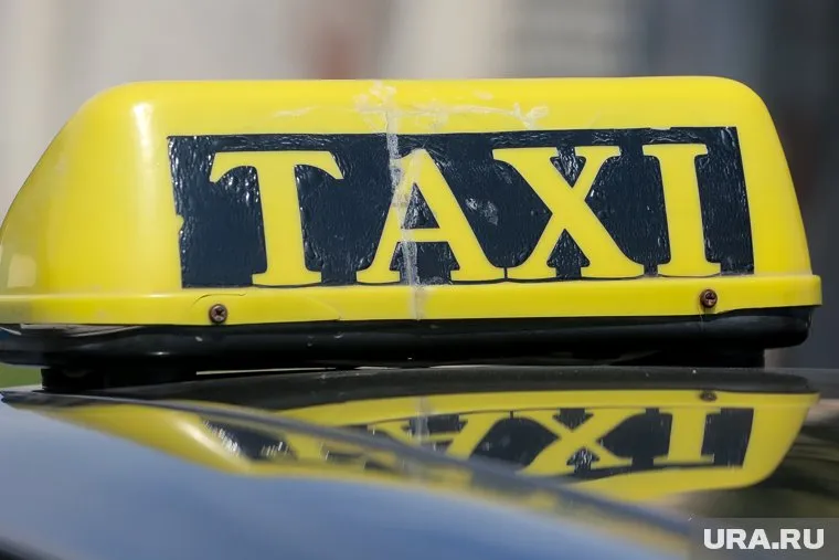 В Ханты-Мансийске пьяные жители напали на таксиста с отверткой