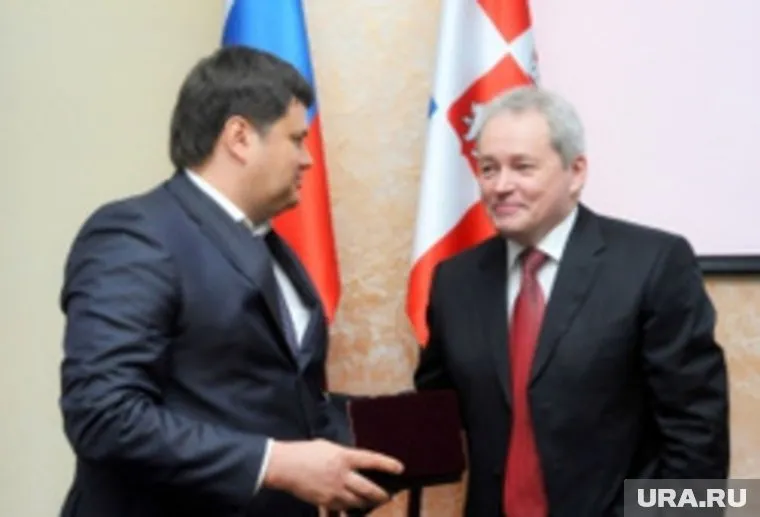 Руслан Садченко (слева) уже больше полугода живет в изоляторе